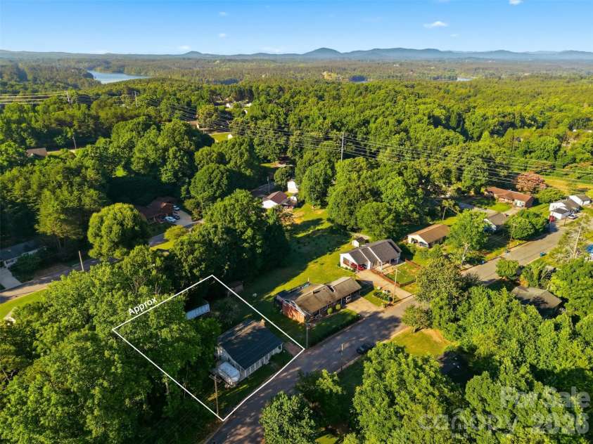 32 Highland Avenue, Granite Falls, NC 28630.  MLS# CAR4395467, YatesRealty ID 32116. 