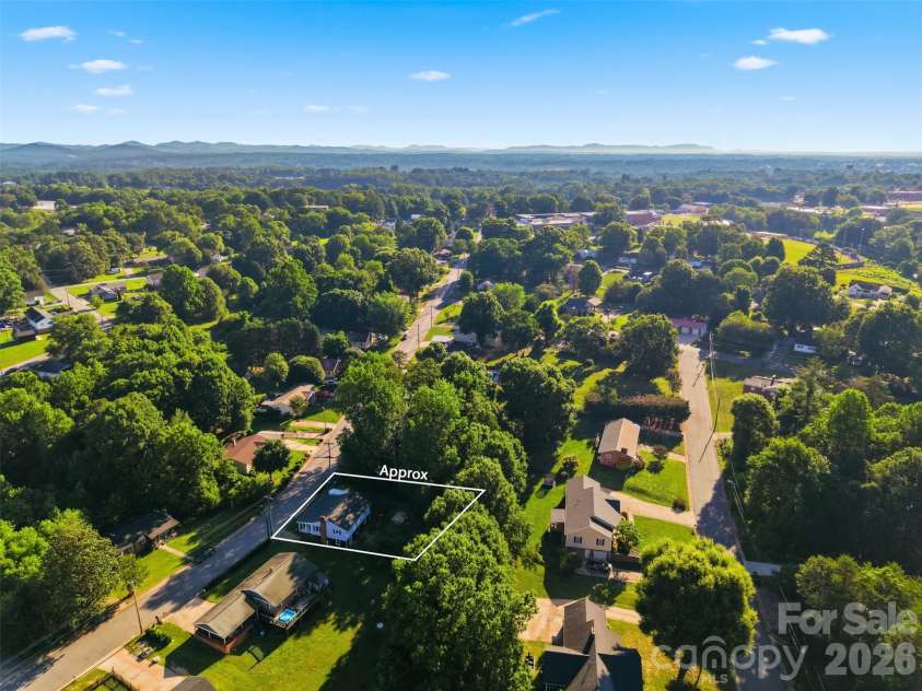 32 Highland Avenue, Granite Falls, NC 28630.  MLS# CAR4395467, YatesRealty ID 32116. 