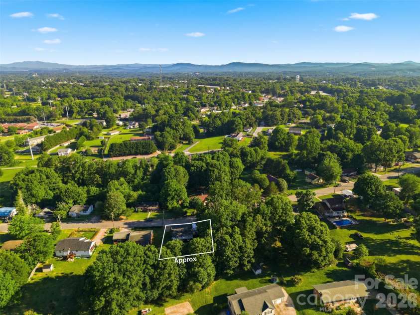 32 Highland Avenue, Granite Falls, NC 28630.  MLS# CAR4395467, YatesRealty ID 32116. 
