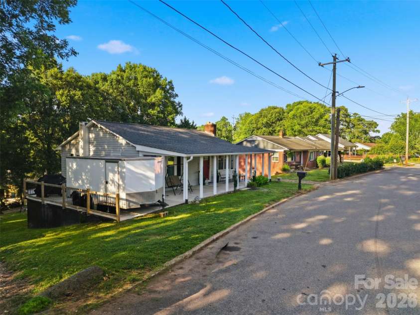 32 Highland Avenue, Granite Falls, NC 28630.  MLS# CAR4395467, YatesRealty ID 32116. 