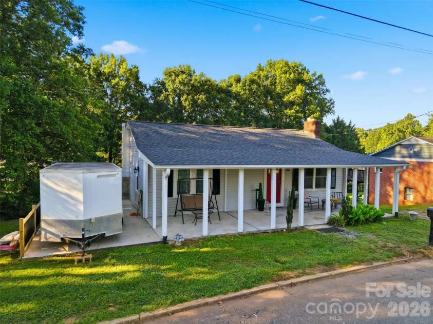 32 Highland Avenue, Granite Falls, NC 28630.  MLS# CAR4395467, YatesRealty ID 32116. 