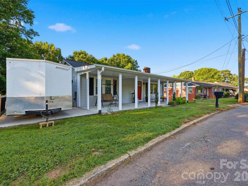 32 Highland Avenue, Granite Falls, NC 28630.  MLS# CAR4395467, YatesRealty ID 32116. 