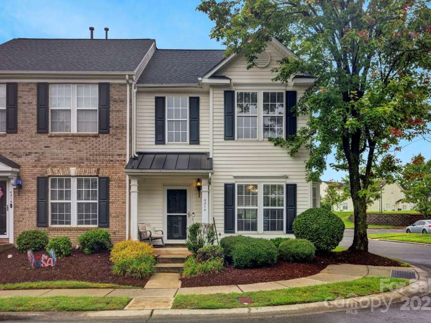 4214 Coulter Crossing, Charlotte, NC 28213.  MLS# CAR4292259, YatesRealty ID 32116. Great Curb Appeal