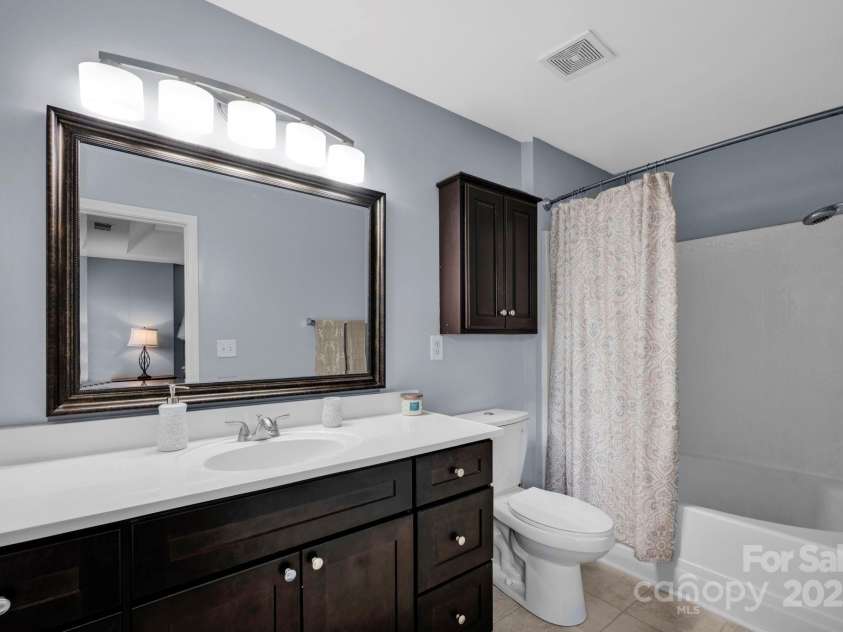 4214 Coulter Crossing, Charlotte, NC 28213.  MLS# CAR4292259, YatesRealty ID 32116. Primary Bath with Garden Tub/Shower Combo