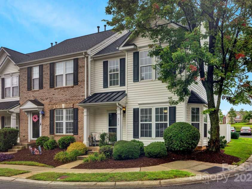 4214 Coulter Crossing, Charlotte, NC 28213.  MLS# CAR4292259, YatesRealty ID 32116. Welcome Home!