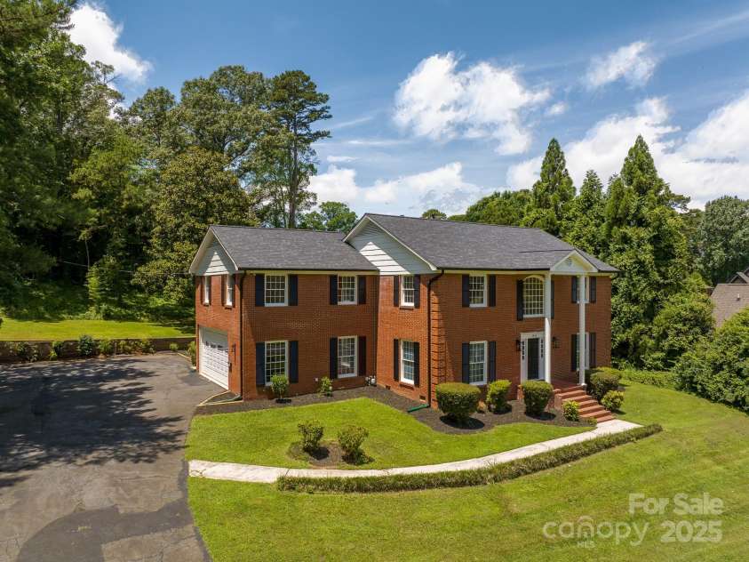 1928 Providence Road, Charlotte, NC 28211.  MLS# CAR4271253, YatesRealty ID 32117. 