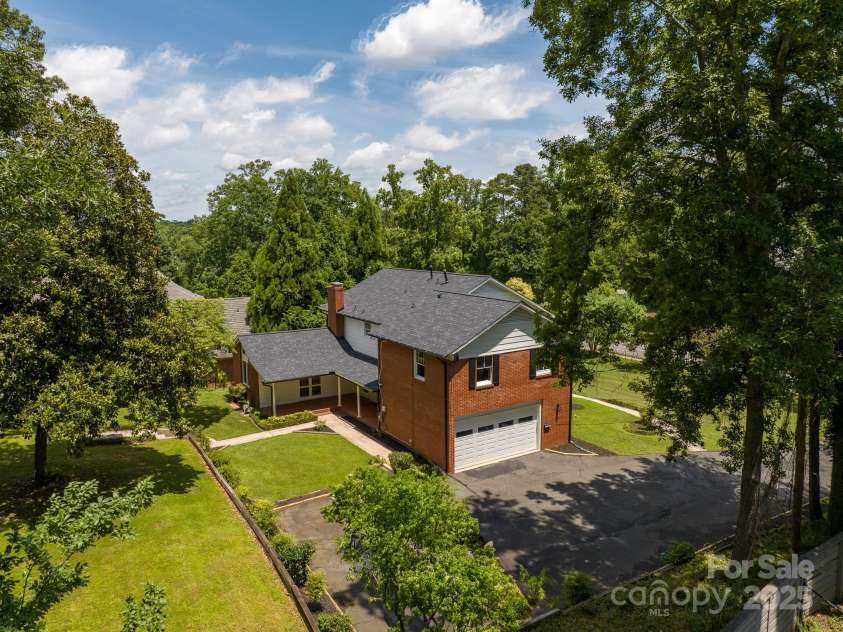 1928 Providence Road, Charlotte, NC 28211.  MLS# CAR4271253, YatesRealty ID 32117. 