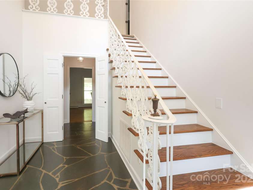 1928 Providence Road, Charlotte, NC 28211.  MLS# CAR4271253, YatesRealty ID 32117. 
