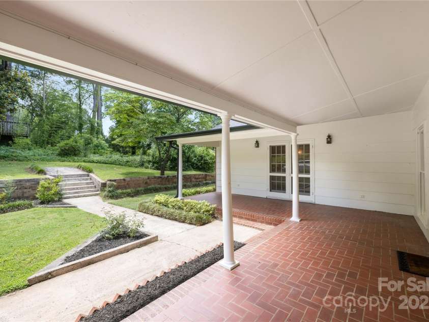 1928 Providence Road, Charlotte, NC 28211.  MLS# CAR4271253, YatesRealty ID 32117. 