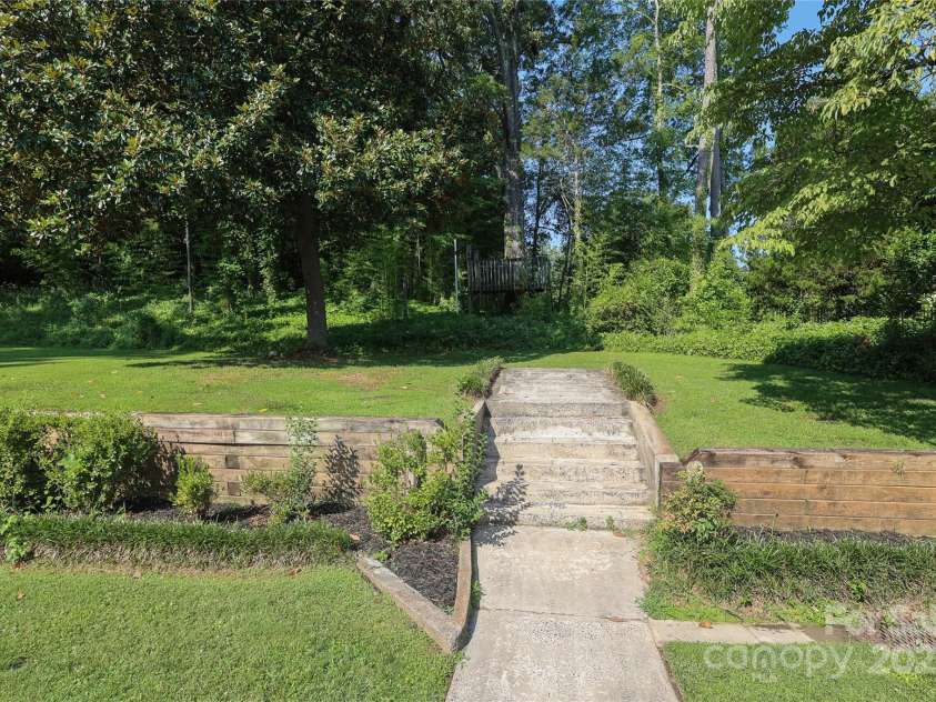 1928 Providence Road, Charlotte, NC 28211.  MLS# CAR4271253, YatesRealty ID 32117. 