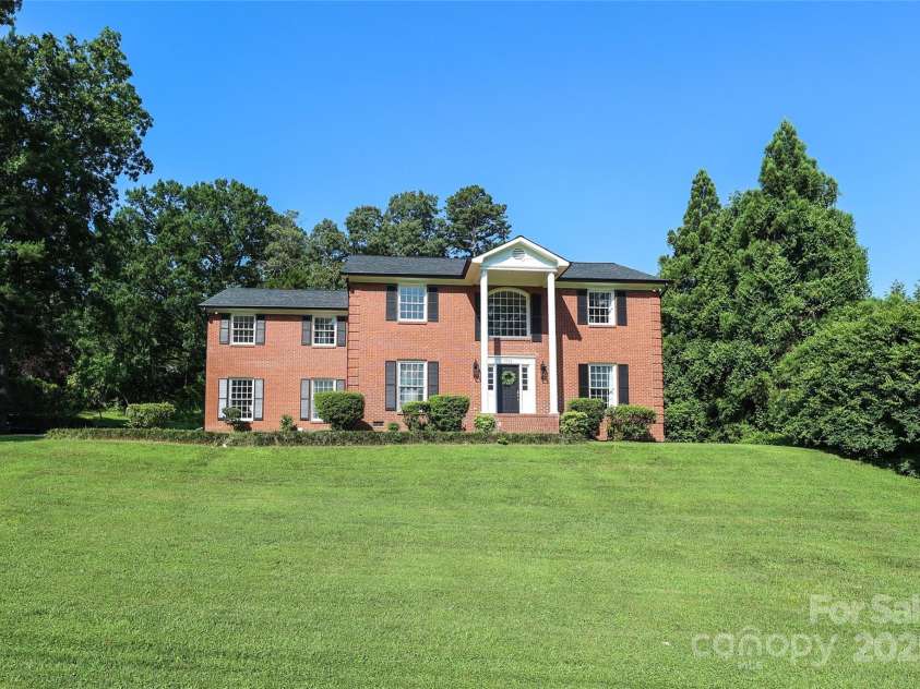 1928 Providence Road, Charlotte, NC 28211.  MLS# CAR4271253, YatesRealty ID 32117. 
