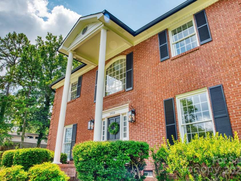 1928 Providence Road, Charlotte, NC 28211.  MLS# CAR4271253, YatesRealty ID 32117. 