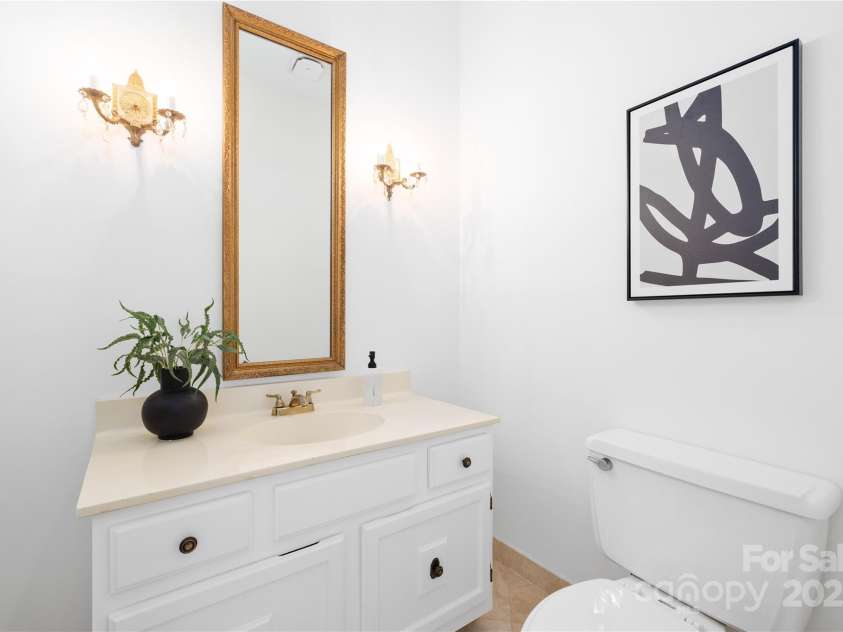 1928 Providence Road, Charlotte, NC 28211.  MLS# CAR4271253, YatesRealty ID 32117. Half Bath on Main Floor