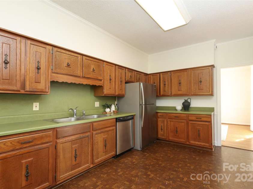 1928 Providence Road, Charlotte, NC 28211.  MLS# CAR4271253, YatesRealty ID 32117. Kitchen