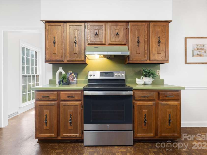 1928 Providence Road, Charlotte, NC 28211.  MLS# CAR4271253, YatesRealty ID 32117. Kitchen