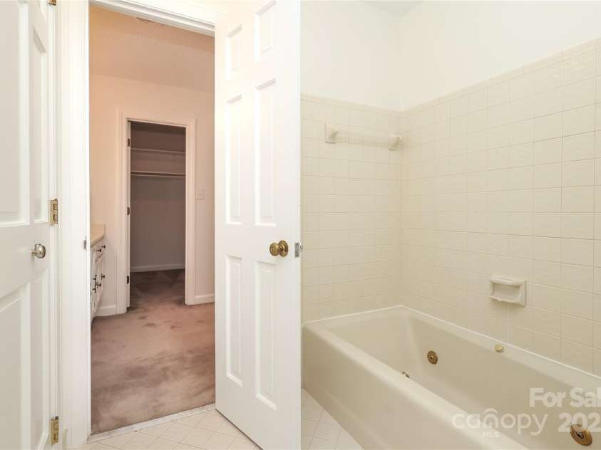 1928 Providence Road, Charlotte, NC 28211.  MLS# CAR4271253, YatesRealty ID 32117. Primary Ensuite