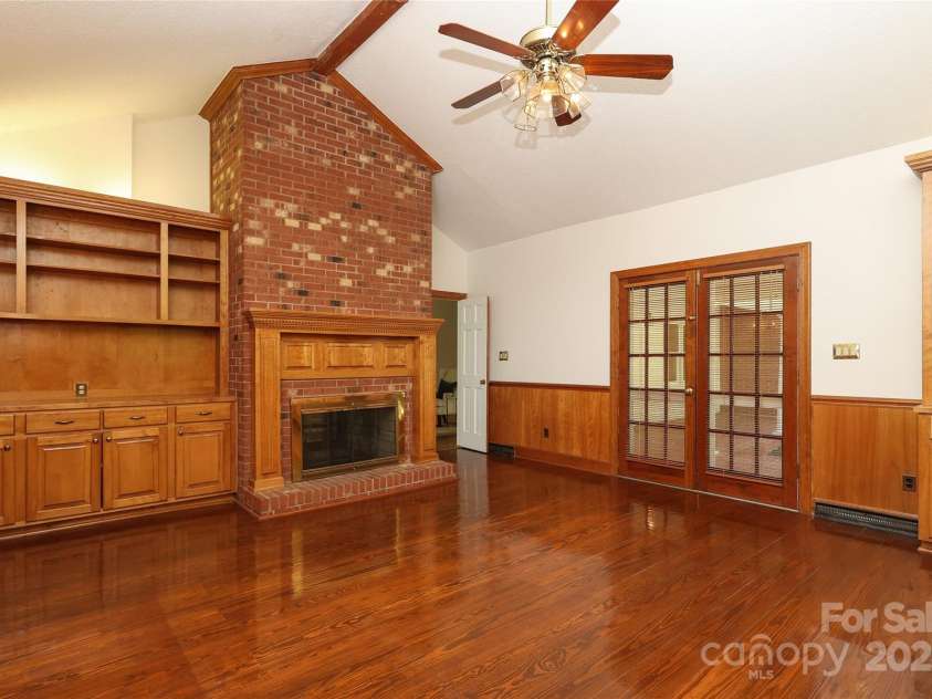 1928 Providence Road, Charlotte, NC 28211.  MLS# CAR4271253, YatesRealty ID 32117. Study with Fireplace