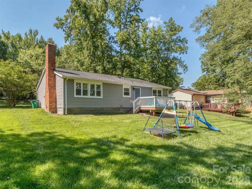 6821 Saddle Point Road, Charlotte, NC 28212.  MLS# CAR4391068, YatesRealty ID 32117. Backyard