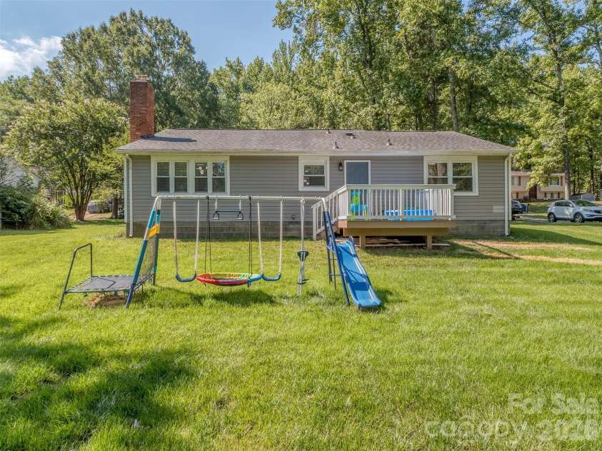 6821 Saddle Point Road, Charlotte, NC 28212.  MLS# CAR4391068, YatesRealty ID 32117. Backyard