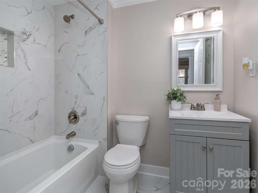 6821 Saddle Point Road, Charlotte, NC 28212.  MLS# CAR4391068, YatesRealty ID 32117. Full bath #2