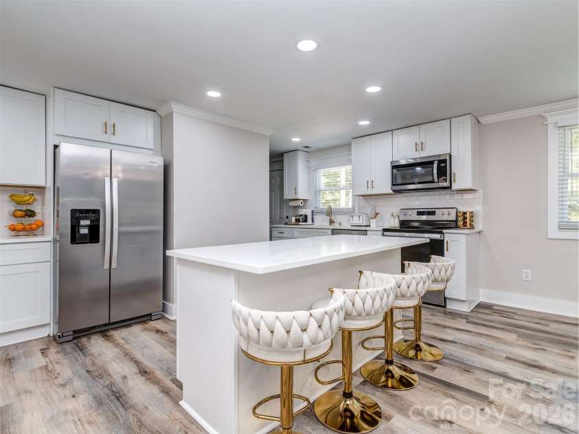 6821 Saddle Point Road, Charlotte, NC 28212.  MLS# CAR4391068, YatesRealty ID 32117. Kitchen