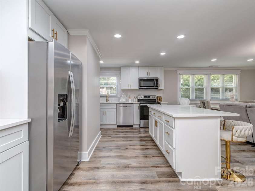 6821 Saddle Point Road, Charlotte, NC 28212.  MLS# CAR4391068, YatesRealty ID 32117. Kitchen