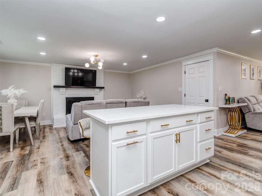 6821 Saddle Point Road, Charlotte, NC 28212.  MLS# CAR4391068, YatesRealty ID 32117. Kitchen
