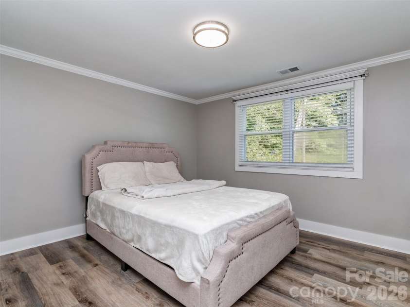 6821 Saddle Point Road, Charlotte, NC 28212.  MLS# CAR4391068, YatesRealty ID 32117. Primary suite