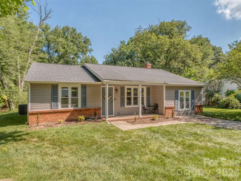 6821 Saddle Point Road, Charlotte, NC 28212.  MLS# CAR4391068, YatesRealty ID 32117. Welcome Home!