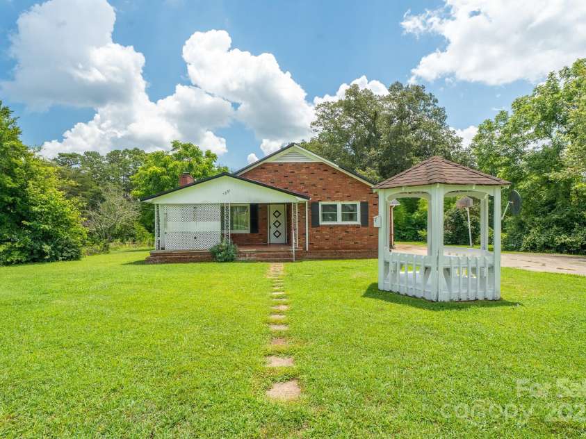 1851 Enon Road, Valdese, NC 28690.  MLS# CAR4280995, YatesRealty ID 32118. 