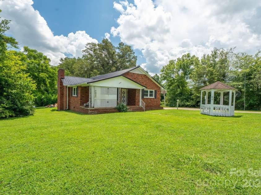 1851 Enon Road, Valdese, NC 28690.  MLS# CAR4280995, YatesRealty ID 32118. 