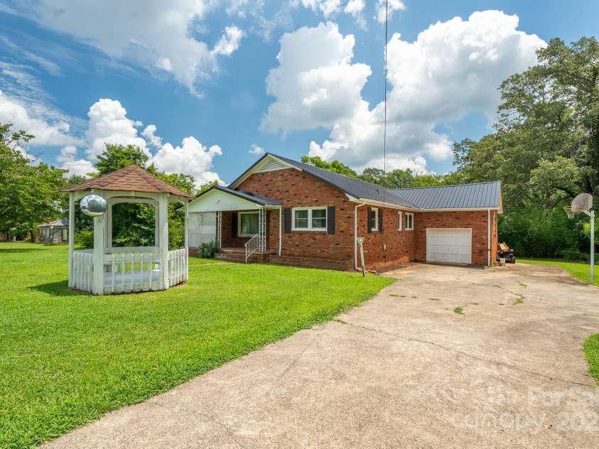1851 Enon Road, Valdese, NC 28690.  MLS# CAR4280995, YatesRealty ID 32118. 