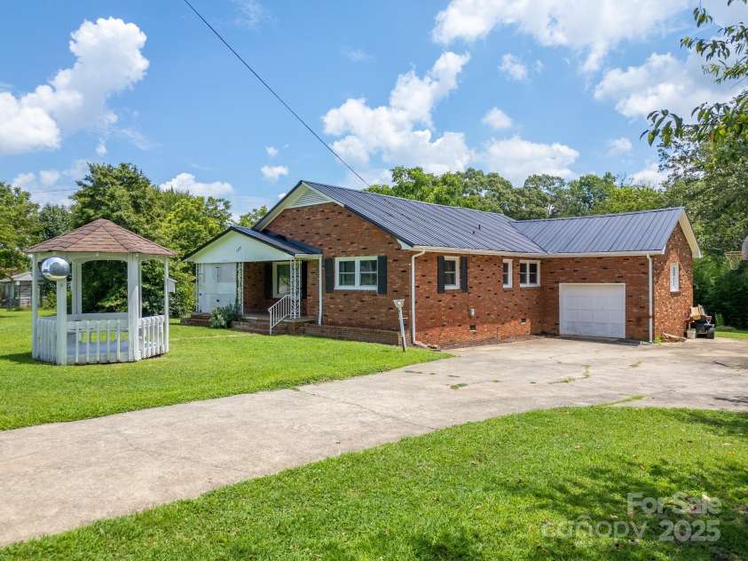 1851 Enon Road, Valdese, NC 28690.  MLS# CAR4280995, YatesRealty ID 32118. 