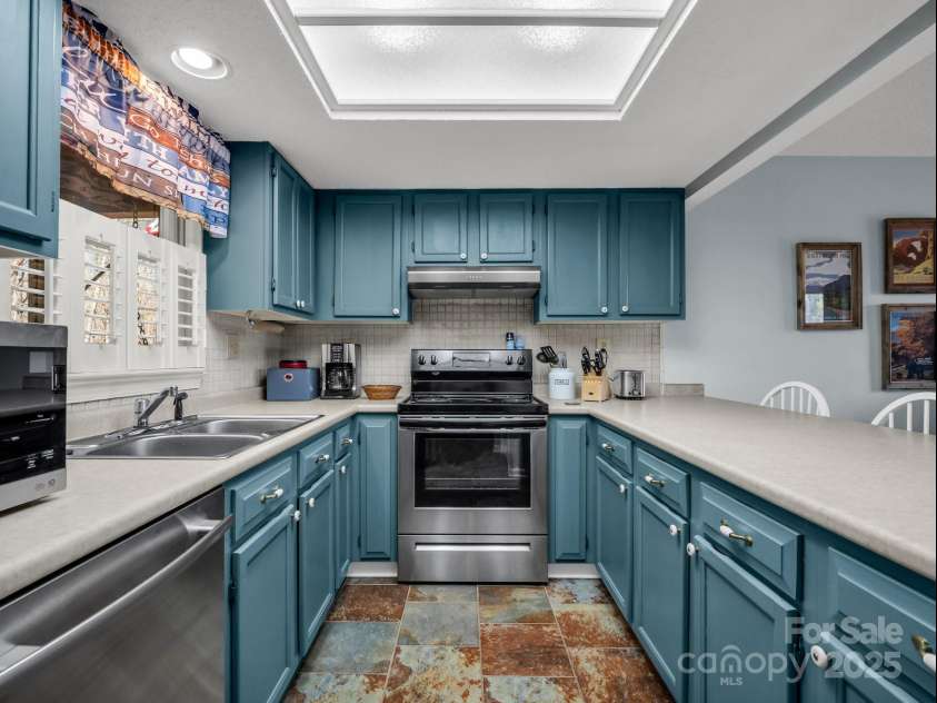 110 Appledore Court, Lake Lure, NC 28746.  MLS# CAR4239274, YatesRealty ID 3212. Kitchen