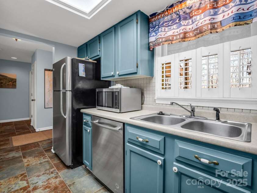 110 Appledore Court, Lake Lure, NC 28746.  MLS# CAR4239274, YatesRealty ID 3212. Kitchen