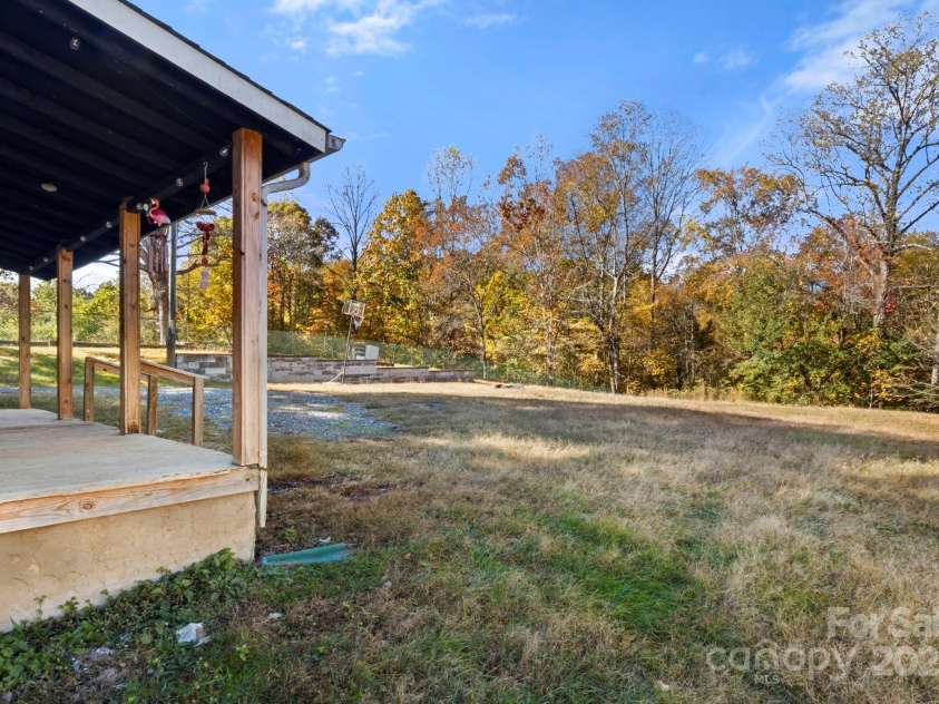 204 Shelby Street, Hickory, NC 28601.  MLS# CAR4318419, YatesRealty ID 3212. 