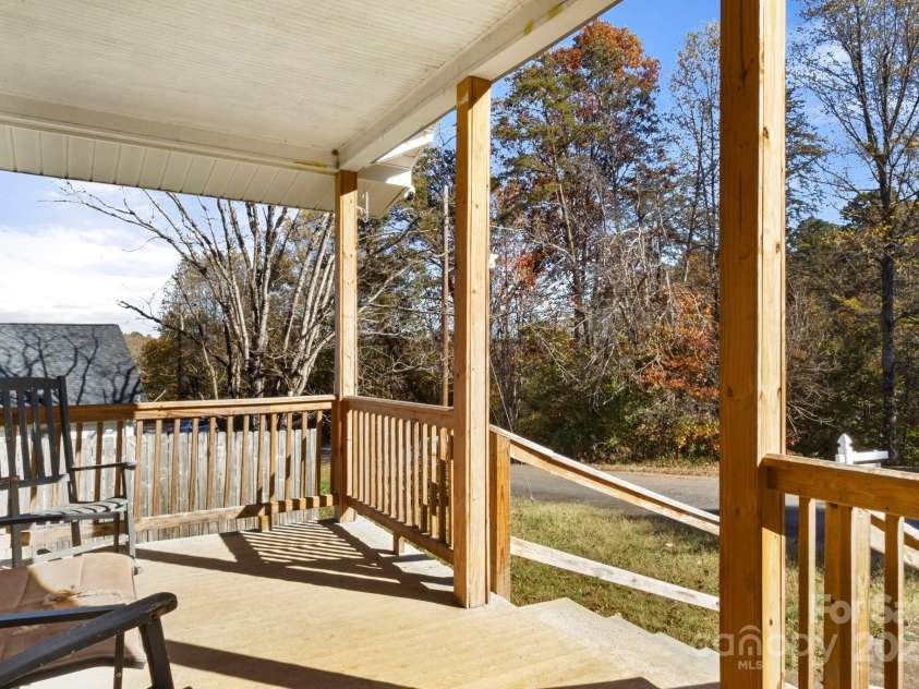 204 Shelby Street, Hickory, NC 28601.  MLS# CAR4318419, YatesRealty ID 3212. 