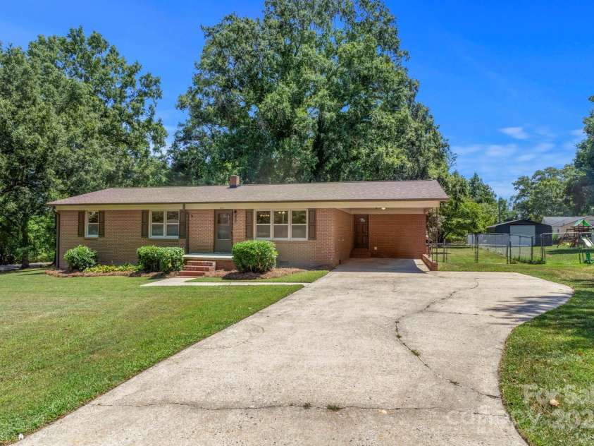 204 Dale Drive, Cherryville, NC 28021.  MLS# CAR4284868, YatesRealty ID 32120. 