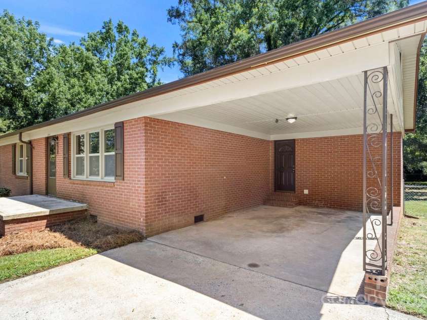 204 Dale Drive, Cherryville, NC 28021.  MLS# CAR4284868, YatesRealty ID 32120. 