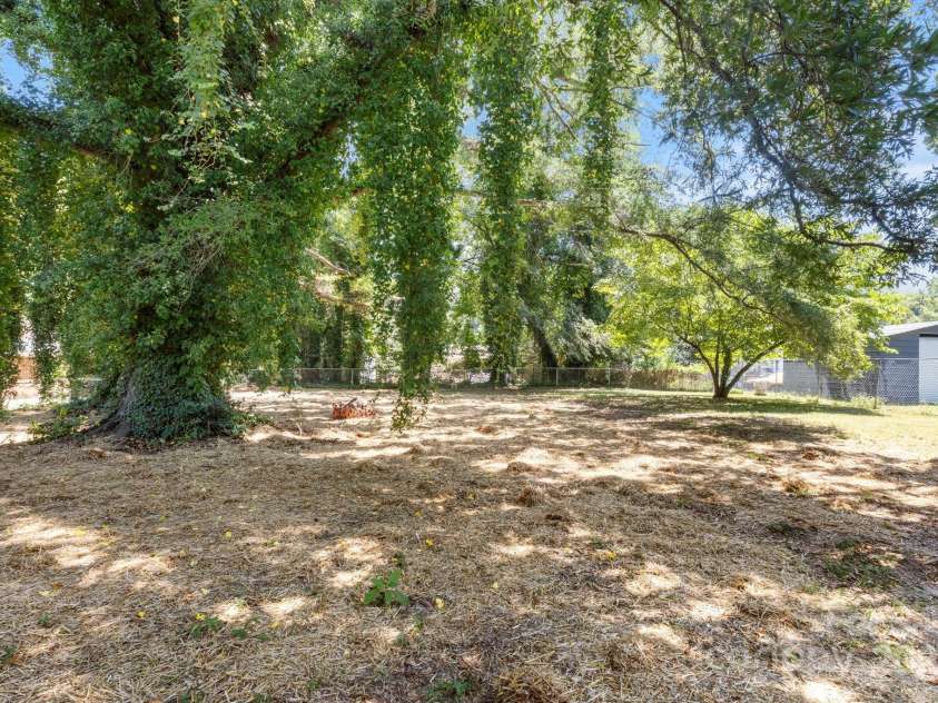 204 Dale Drive, Cherryville, NC 28021.  MLS# CAR4284868, YatesRealty ID 32120. 