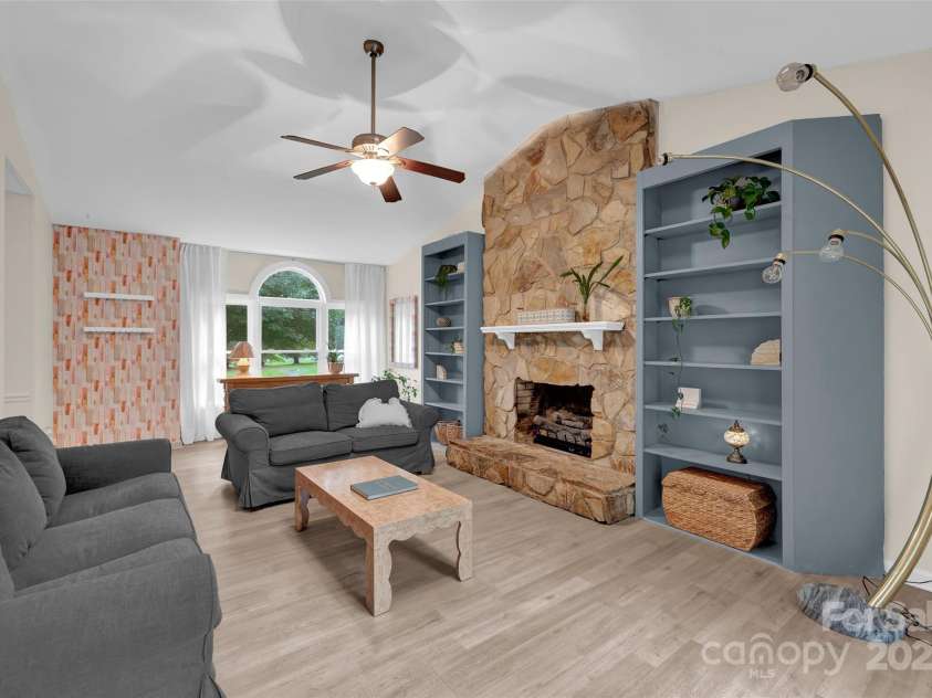 165 Larue Circle, Statesville, NC 28625.  MLS# CAR4283964, YatesRealty ID 32121. 