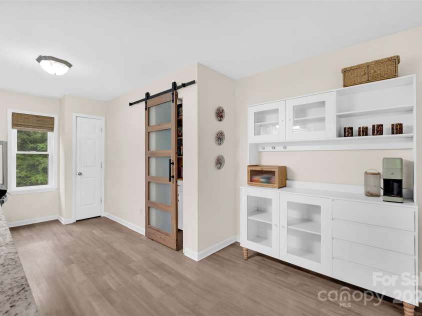 165 Larue Circle, Statesville, NC 28625.  MLS# CAR4283964, YatesRealty ID 32121. 