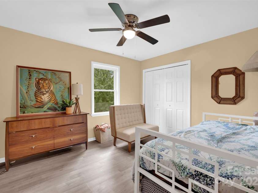 165 Larue Circle, Statesville, NC 28625.  MLS# CAR4283964, YatesRealty ID 32121. 