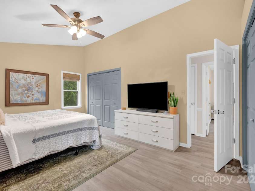 165 Larue Circle, Statesville, NC 28625.  MLS# CAR4283964, YatesRealty ID 32121. 