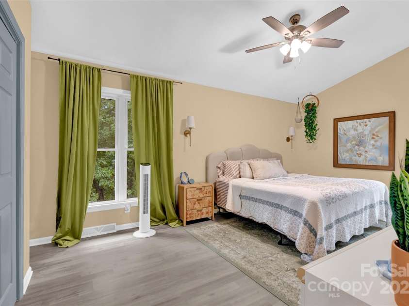 165 Larue Circle, Statesville, NC 28625.  MLS# CAR4283964, YatesRealty ID 32121. 