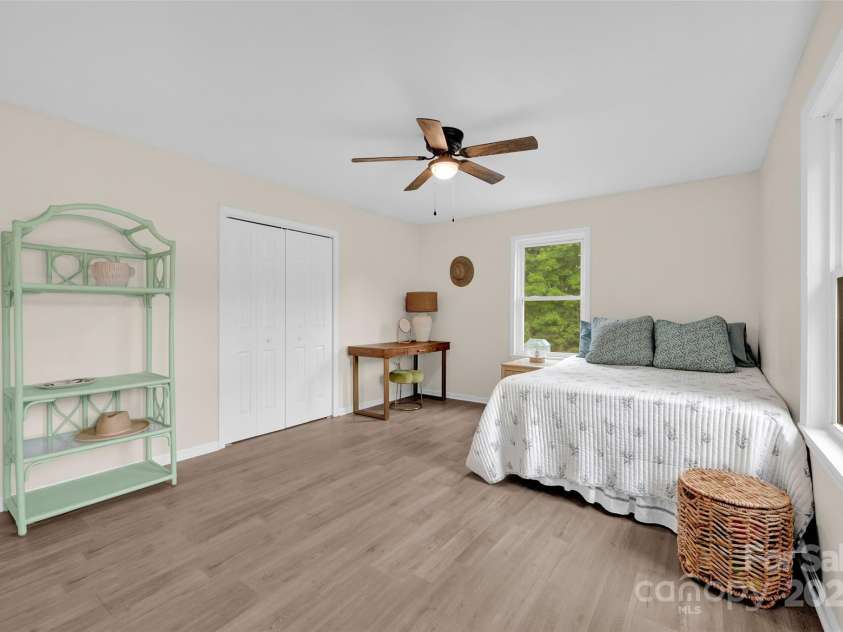 165 Larue Circle, Statesville, NC 28625.  MLS# CAR4283964, YatesRealty ID 32121. 