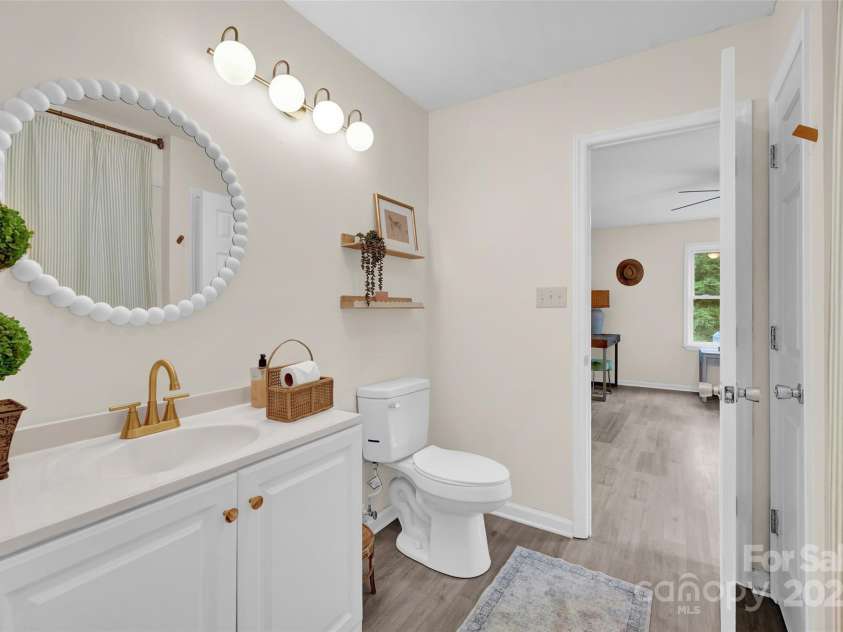 165 Larue Circle, Statesville, NC 28625.  MLS# CAR4283964, YatesRealty ID 32121. 