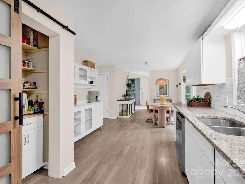 165 Larue Circle, Statesville, NC 28625.  MLS# CAR4283964, YatesRealty ID 32121. Kitchen with good sized pantry