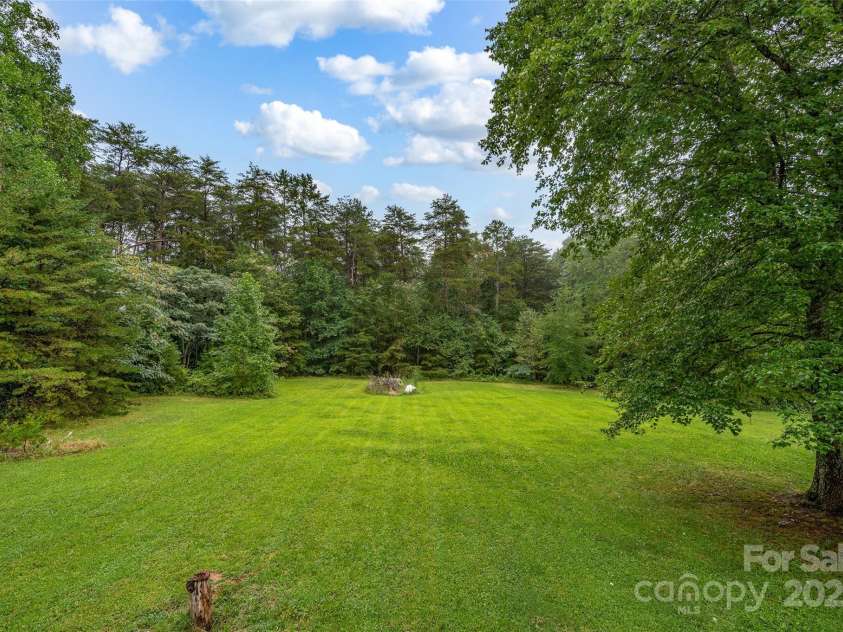 165 Larue Circle, Statesville, NC 28625.  MLS# CAR4283964, YatesRealty ID 32121. Lots of space!