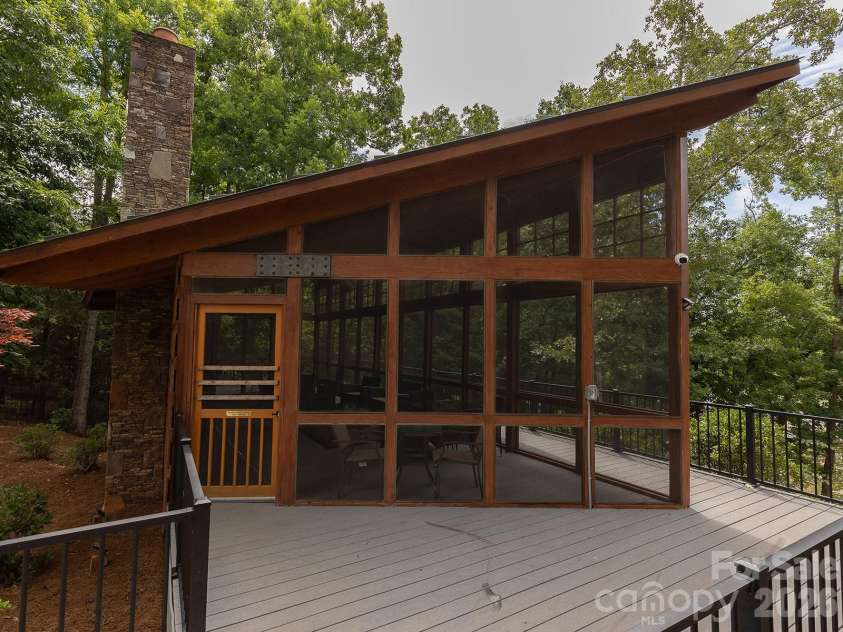 40161 Crooked Stick Drive, Lancaster, SC 29720.  MLS# CAR4395892, YatesRealty ID 32121. Waterfront gathering area 2 blocks from the home.